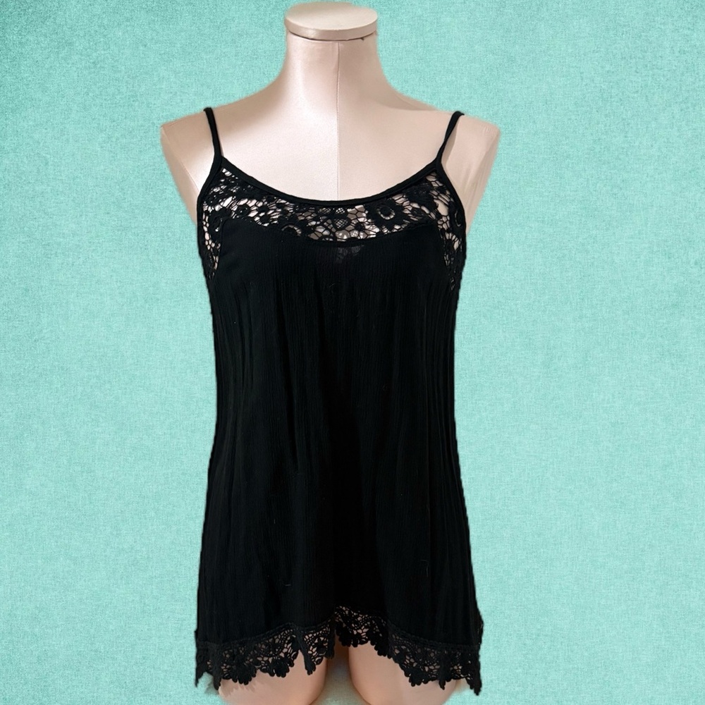 ⭐️10 / $10 ⭐️ Black linen Lace Trim Cami Top size S - Picture 2 of 10